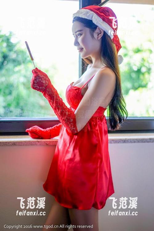 青豆客 - 可儿Kayen的浴室作品，图片中的“湿意”就让我觉得莫名暧昧，水真的很神奇...
